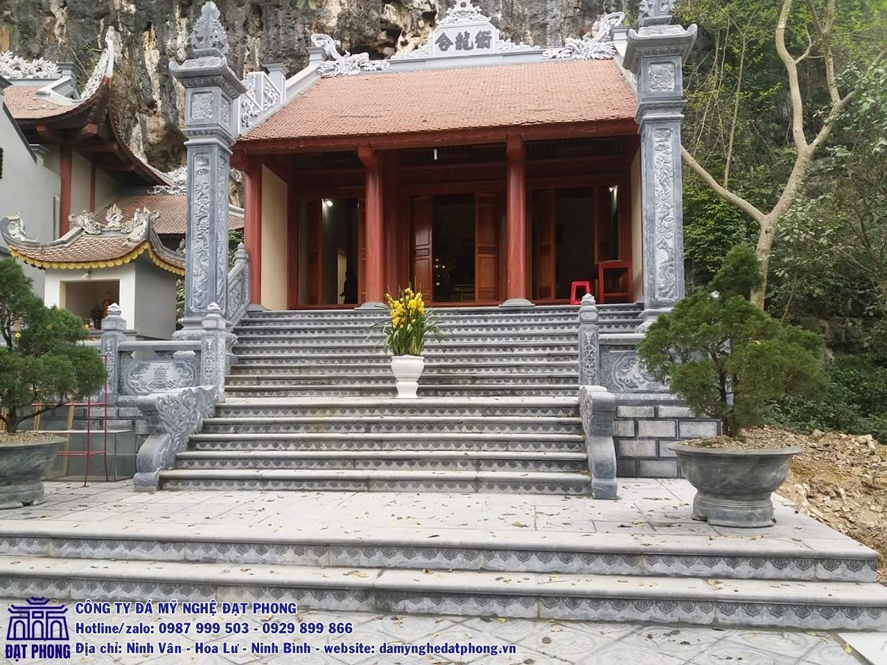 Xây dựng bậc tam cấp tại khu vực đình chùa