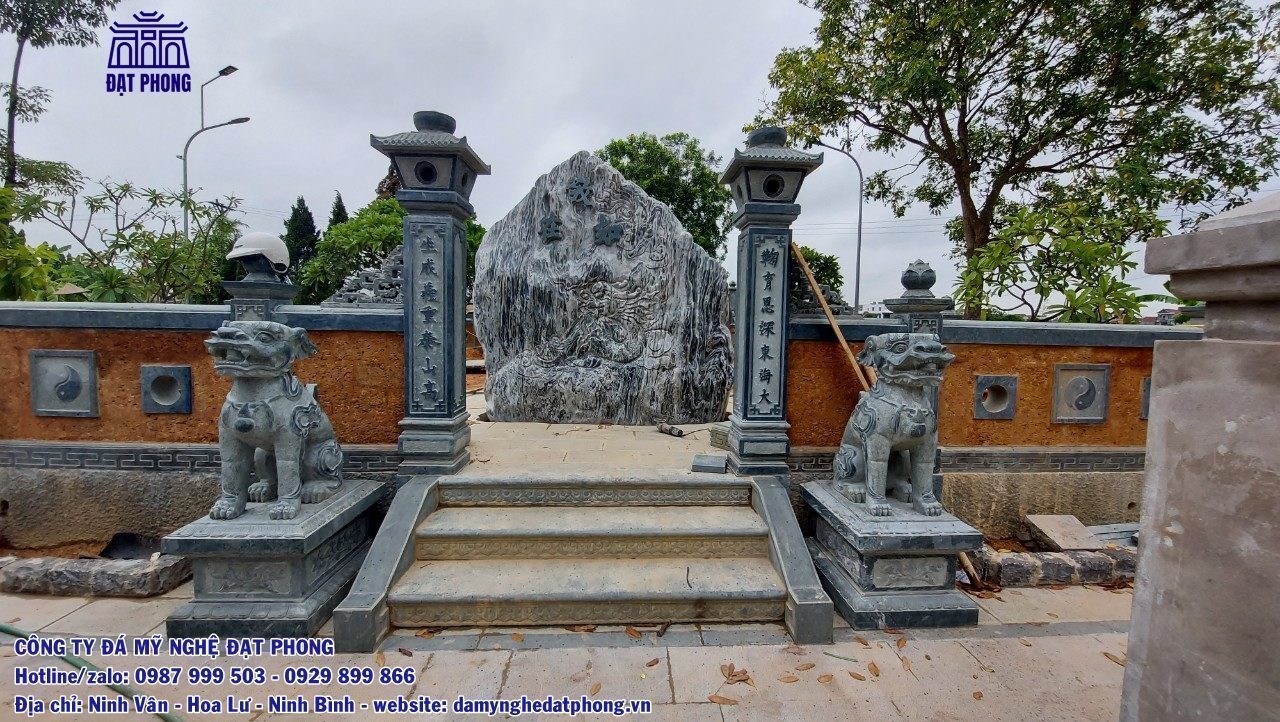 Lan can đá tại khu lăng mộ Thường Tín - Nghệ An