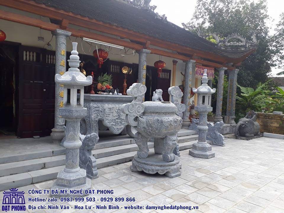Lư hương đá đặt tại đình chùa kết hợp bàn lễ đá do Đạt Phong thi công lắp đặt 