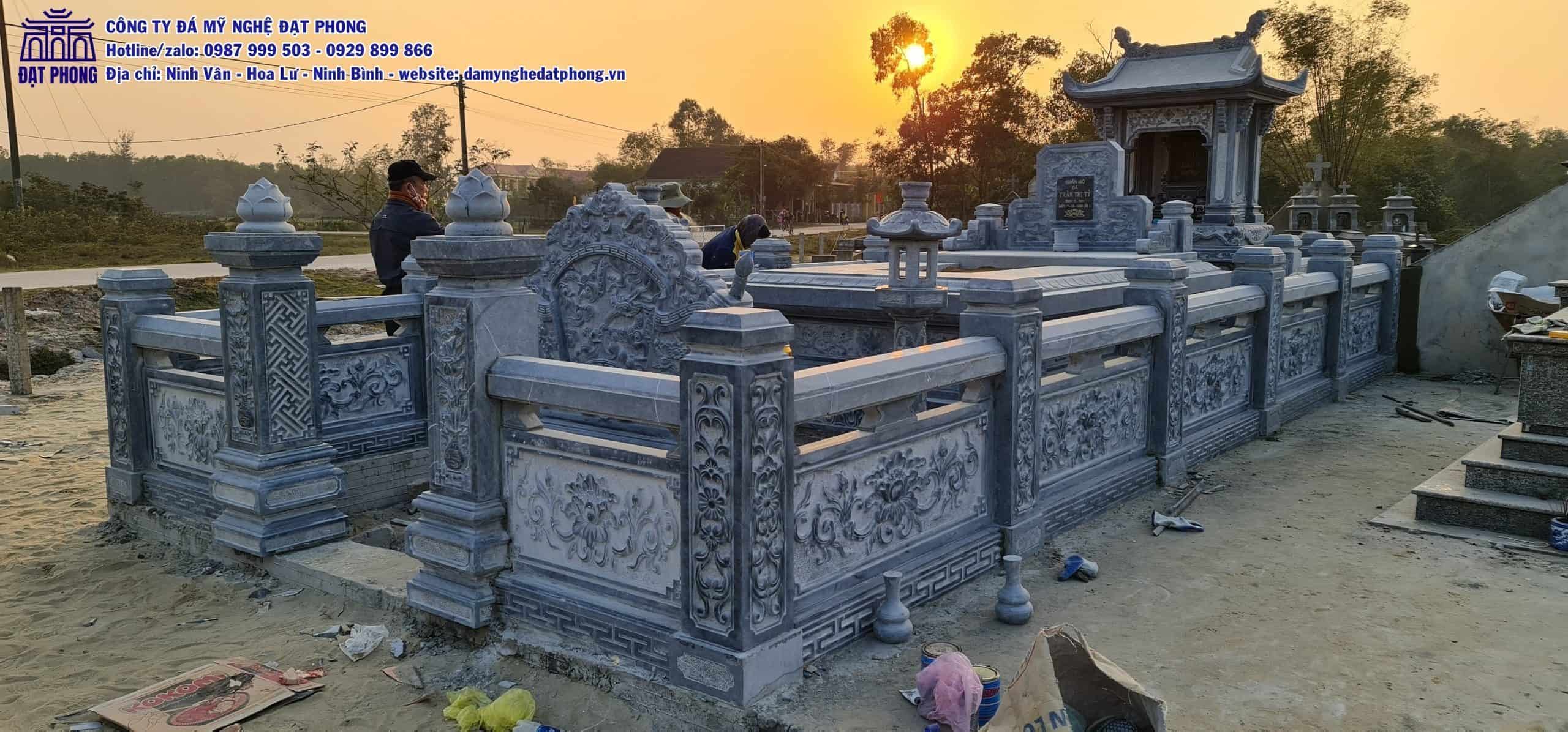 Người Việt thường xây mộ, sửa sang mộ phần vào dịp cuối năm hoặc vào dịp tiết thanh minh 